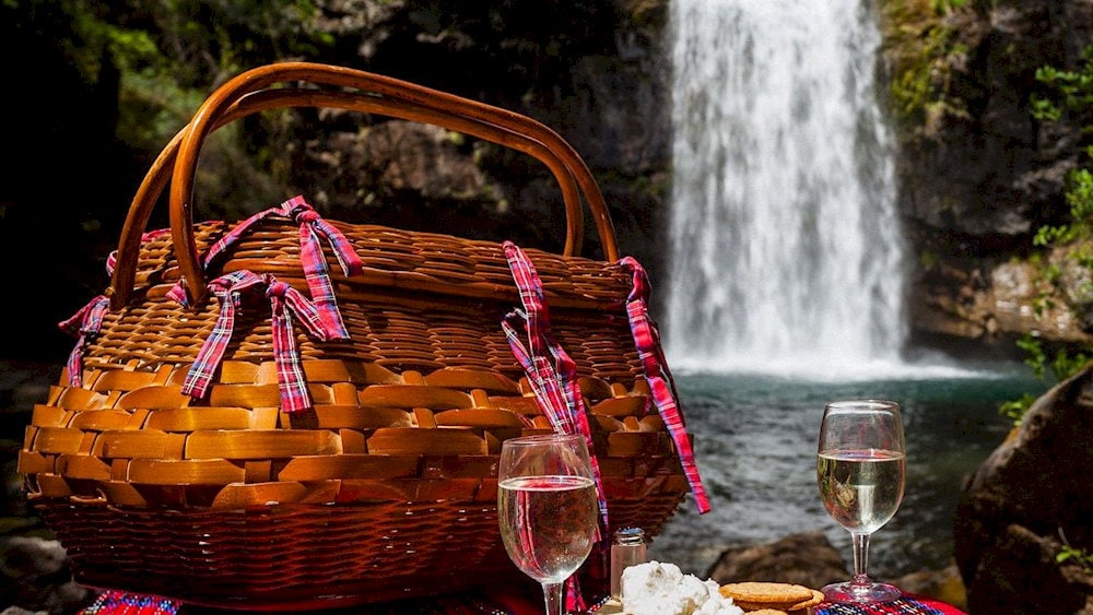 Visitors can picnic on the lawns along both sides of the waterfall for memorable moments